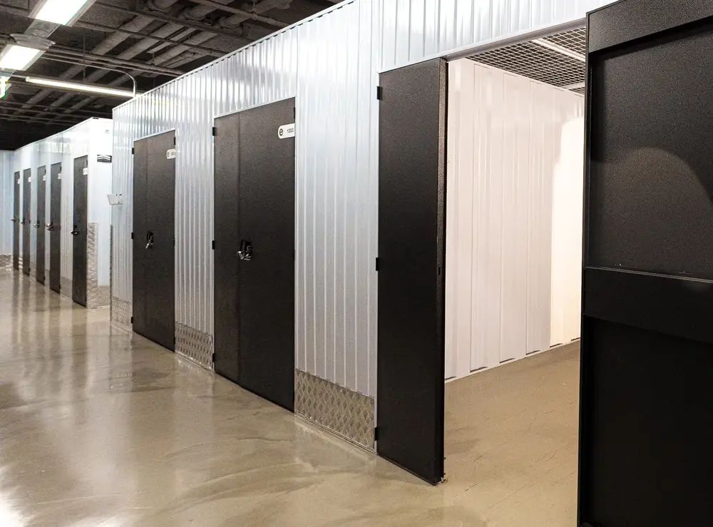 Worried About Storing Your Belongings on Moving Day? Try a Moving Storage Service!